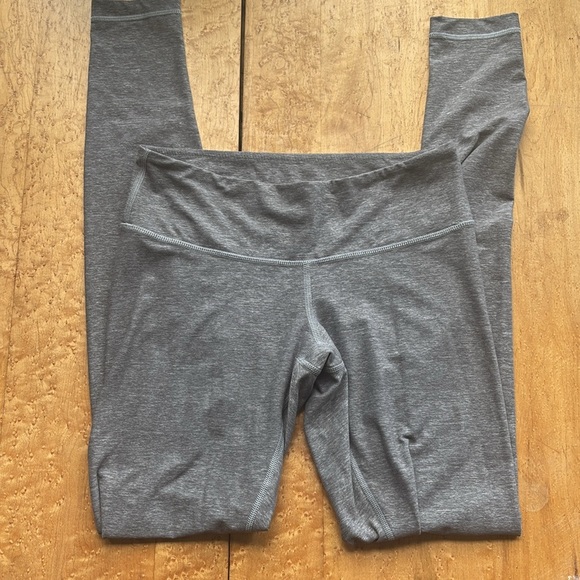 Grey lululemon wonder under leggings size 6 - Picture 3 of 6